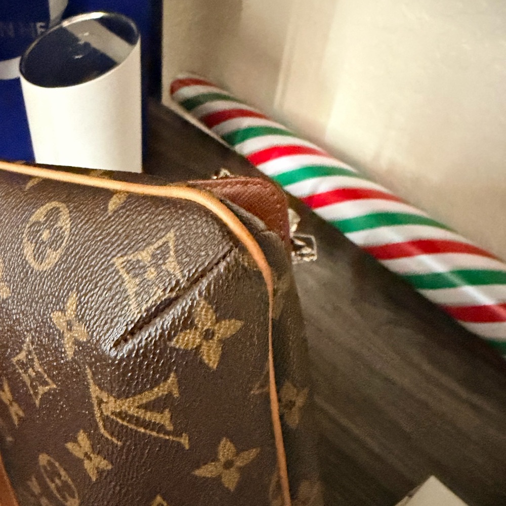 Louis Vuitton musette tango short. Monogram - Picture 15 of 16